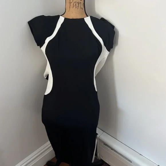 Black and white dress fits really nice - Picture 1 of 5